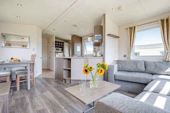 Bronze 2 Bedroom Caravan, Sleeps 6 - Looe Bay, Looe