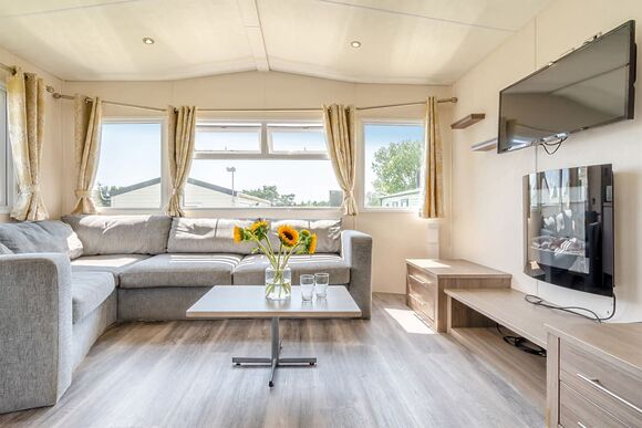 Bronze 2 Bedroom Caravan, Sleeps 6 - Looe Bay, Looe