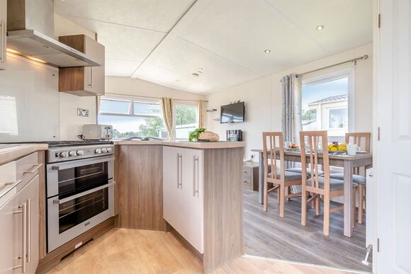 Bronze 2 Bedroom Caravan, Sleeps 6 - Looe Bay, Looe