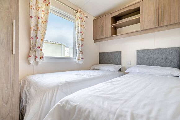 Bronze 2 Bedroom Caravan, Sleeps 6 - Looe Bay, Looe