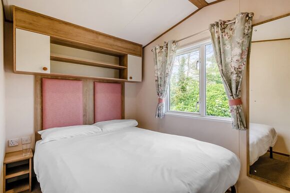 Bronze Caravan with decking - Looe Bay, Looe