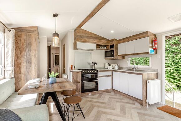 Bronze Premium 2 Bedroom Caravan, Sleeps 6 - Looe Bay, Looe