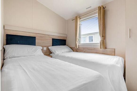 Silver 2 Bedroom Caravan, Sleeps 6 - Looe Bay, Looe