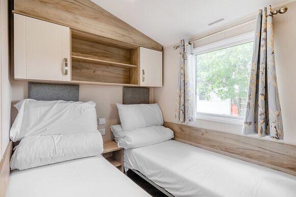 Silver 3 Bedroom Caravan, Sleeps 8 - Looe Bay, Looe