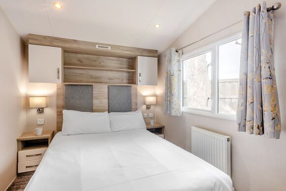 Silver Caravan with decking - Looe Bay, Looe