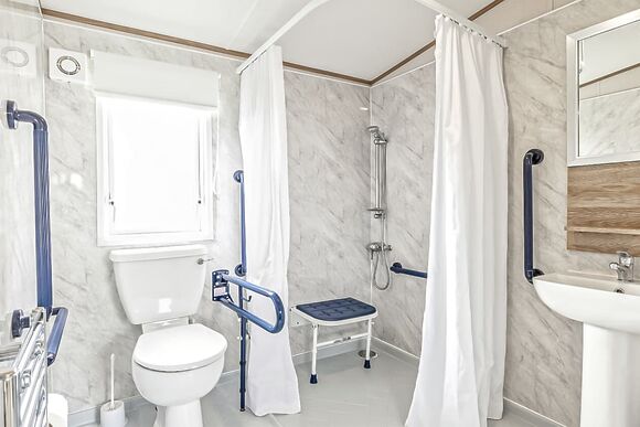 Gold 2 Bedroom Accessible Caravan, Sleeps 5 - Looe Bay, Looe