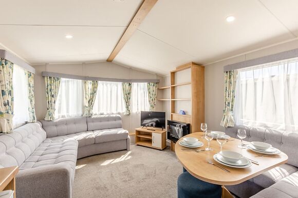 Bronze Caravan. With parking and decking. - Looe Bay, Looe