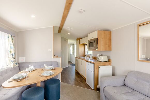 Bronze Caravan. With parking and decking. - Looe Bay, Looe