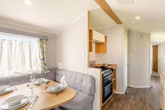 Bronze Caravan. With parking and decking. - Looe Bay, Looe