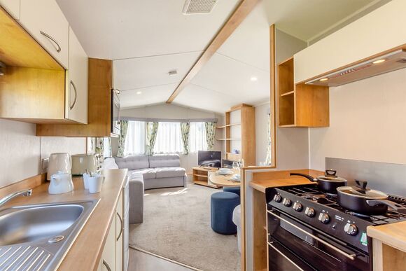 Bronze Caravan. With parking and decking. - Looe Bay, Looe