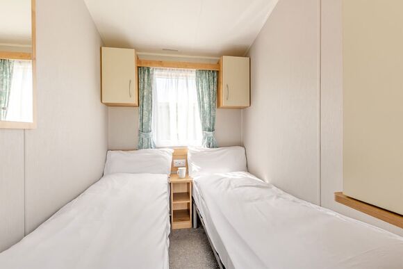 Bronze Caravan. With parking and decking. - Looe Bay, Looe
