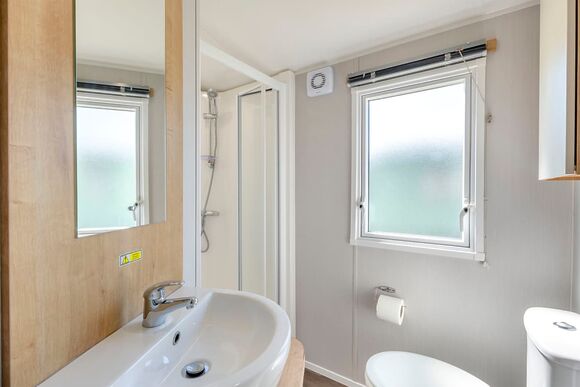 Bronze Caravan. With parking and decking. - Looe Bay, Looe