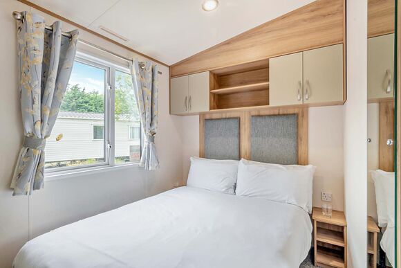 Gold 2 Bedroom Caravan, Sleeps 6. With decking. - Looe Bay, Looe