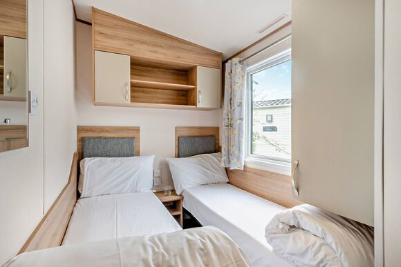 Gold 2 Bedroom Caravan, Sleeps 6. With decking. - Looe Bay, Looe