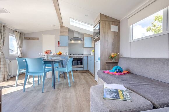 Gold Caravan with parking & decking, Gold 2 Caravan slps 6 parking, decking - Looe Bay, Looe