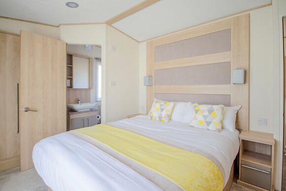 Platinum 2 Caravan with Decking - Solent Breezes, Fareham