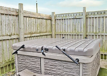 Classic 3 bedroom Chalet Hot Tub (Slps 6) 