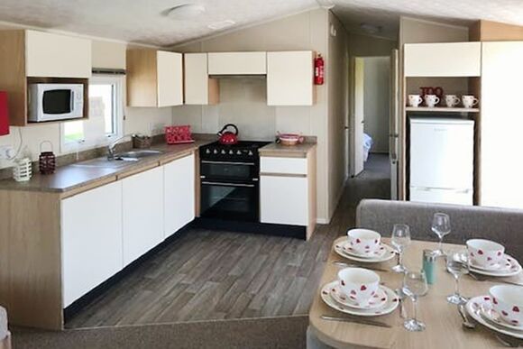 2 Bed Bronze Plus Caravan with Decking - South Bay Holiday Park, Brixham