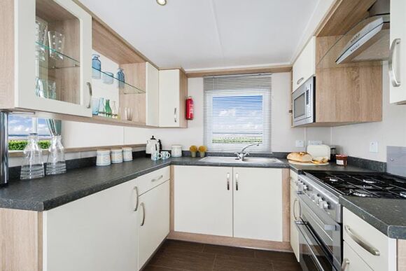 3 Bed Silver Plus Caravan with Decking - South Bay Holiday Park, Brixham