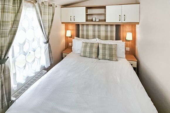3 Bed Bronze Plus Caravan with Decking - South Bay Holiday Park, Brixham