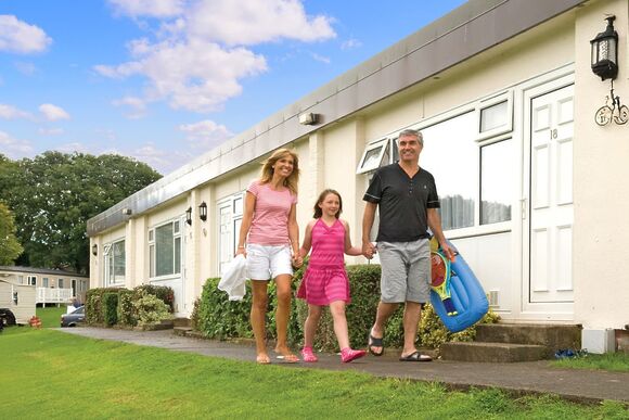 SB 2 Bed Bronze Chalet 6 (Pet)