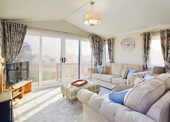 Hideaway 2 Bed Junior Lodge with Hot Tub - Riverside Holiday Park, Southport