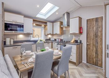 Hideaway 3 Bed Caravan Pet Friendly - Riverside Holiday Park, Southport