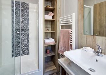 Hideaway Lodge 3 Bedroom - Riverside Holiday Park, Southport