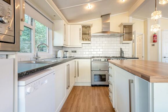 Superior Lodge, parking, ensuite, decking & SV 4 - Southerness, Southerness, by Dumfries