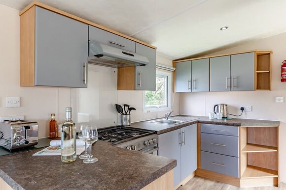 Silver Caravan, Sleeps 8. With dedicated parking and decking. - Southerness, Southerness, by Dumfries
