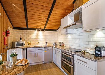 Lilleskov - Springwood Lodges, Harrogate