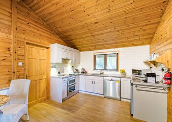 Skovarel - Springwood Lodges, Harrogate
