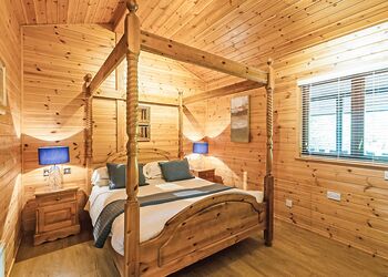 Skovarel - Springwood Lodges, Harrogate