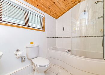 Skovarel - Springwood Lodges, Harrogate