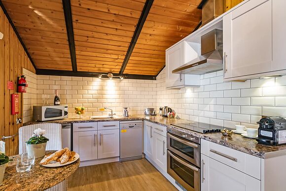 Lilleskov - Springwood Lodges, Harrogate