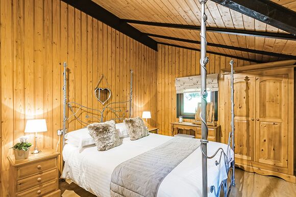 Sneugle - Springwood Lodges, Harrogate