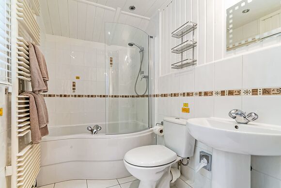 Sneugle - Springwood Lodges, Harrogate