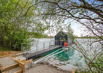 The Waterside - St Andrews Lakes, Halling