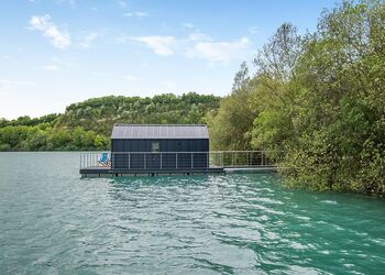 The Lakeside - St Andrews Lakes, Halling