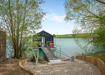 The Lakeside - St Andrews Lakes, Halling