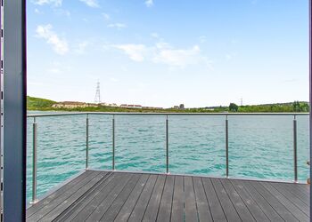 The Lakeside - St Andrews Lakes, Halling