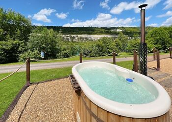 Willow Lodge - St Andrews Lakes, Halling