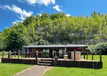 Willow Lodge - St Andrews Lakes, Halling