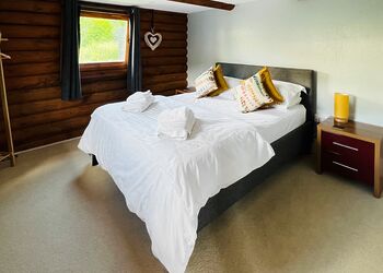 Willow Lodge - St Andrews Lakes, Halling