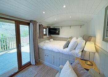 Partridge Lodge - St Andrews Lakes, Halling