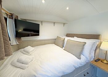 Partridge Lodge - St Andrews Lakes, Halling