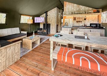 Goose Safari Lodge - St Andrews Lakes, Halling