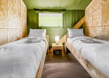 Goose Safari Lodge - St Andrews Lakes, Halling