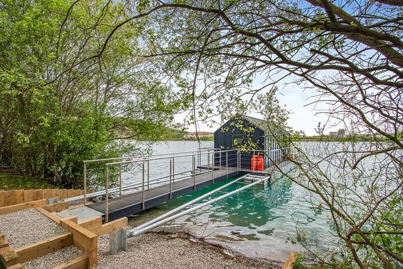 The Waterside - St Andrews Lakes, Halling