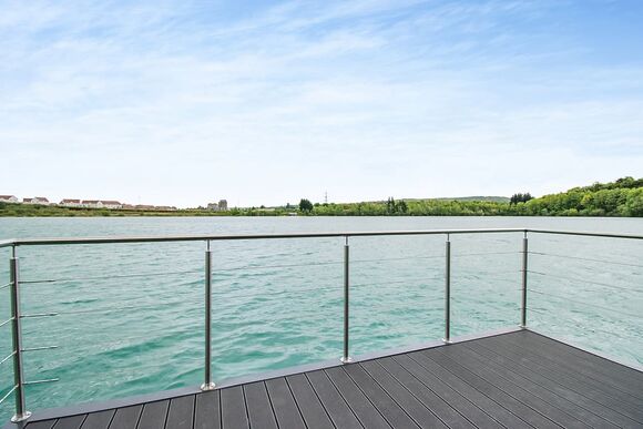 The Waterside - St Andrews Lakes, Halling